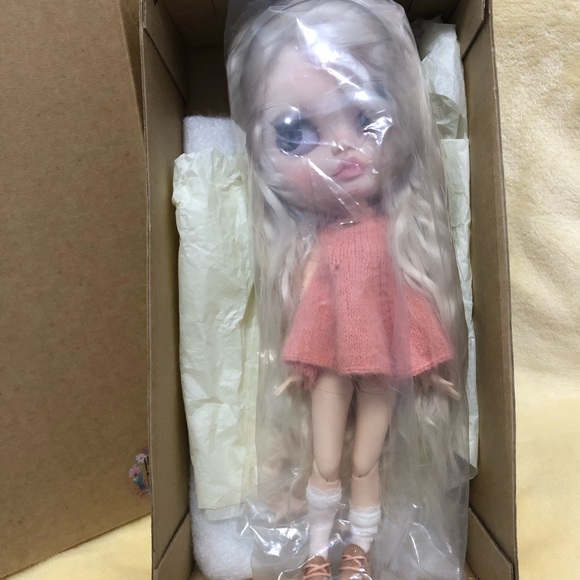Blythe - Picture 3 of 11